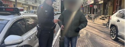 巡逻民警拾金不昧高效归还失主手机