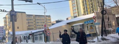 女孩离家出走，我们的民警这样做···