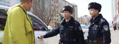 宾县公安局开展“拉车门”行动 守护群众财产安全