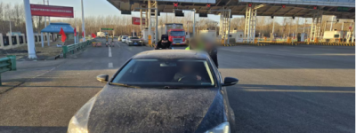 南岗分局长江路公安检查站伸援手 温情守护群众出行路