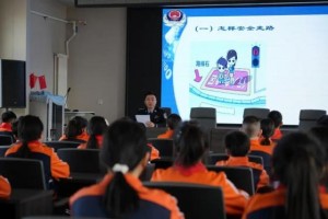 冰城公安：趣味开讲 守护平安上学路