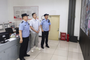 冰城公安精心编织地铁安全屏障
